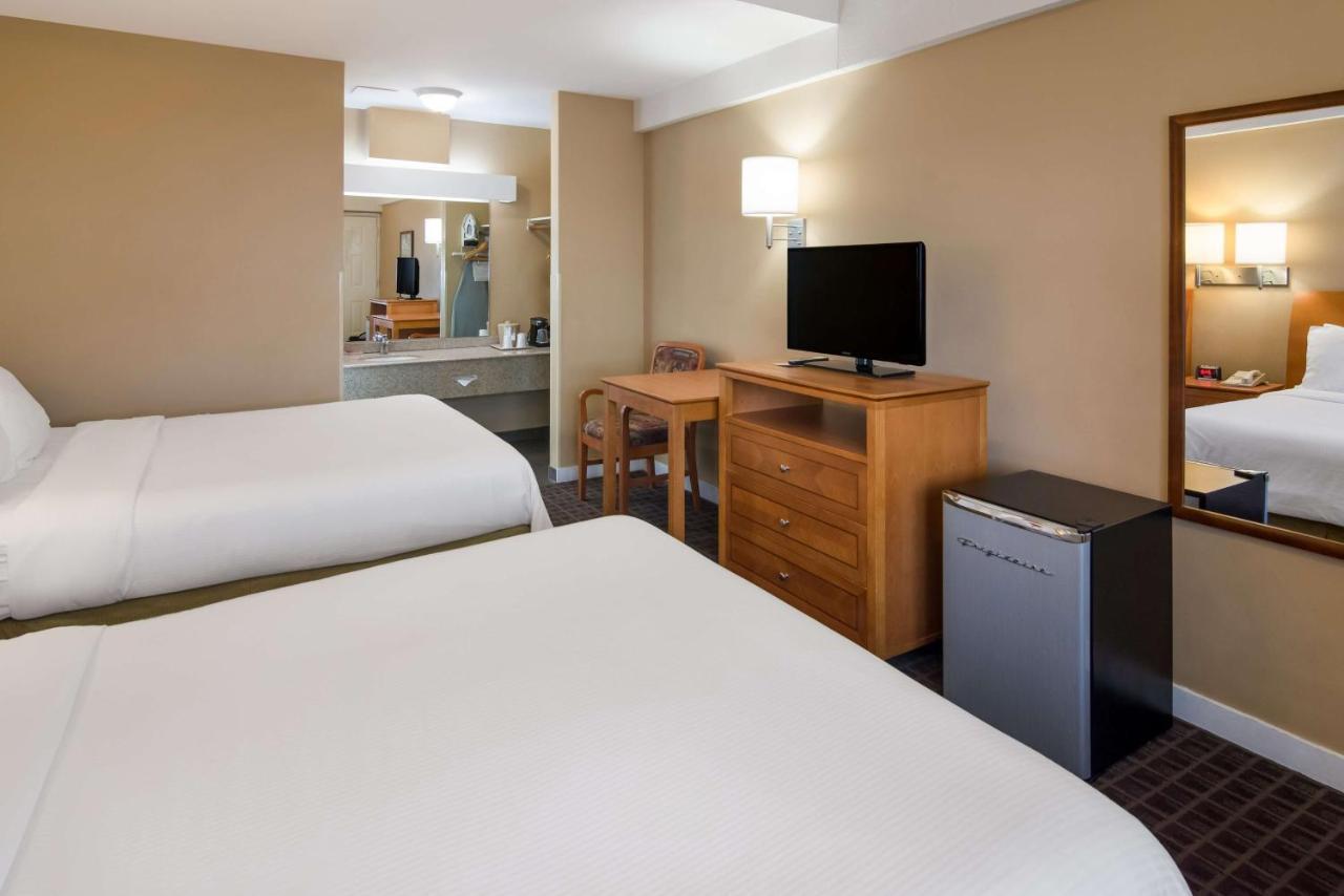 Surestay Hotel By Best Western North Vancouver Capilano Экстерьер фото